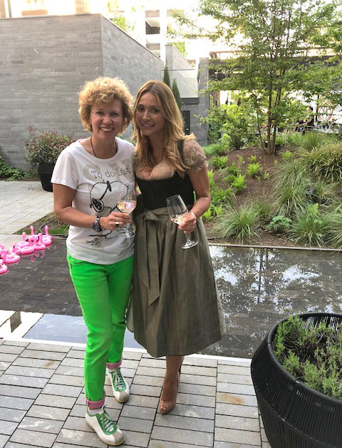 Frau Dr.Kotzur links, Kinga Mathe rechts